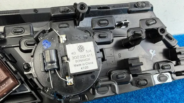 Moldura Puerta VW Arteon OEM 3G8867585 con Altavoz image 6
