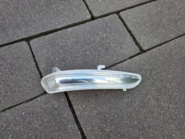 OEM 23962832 Rechtsblinker für Peugeot 208 I image 2