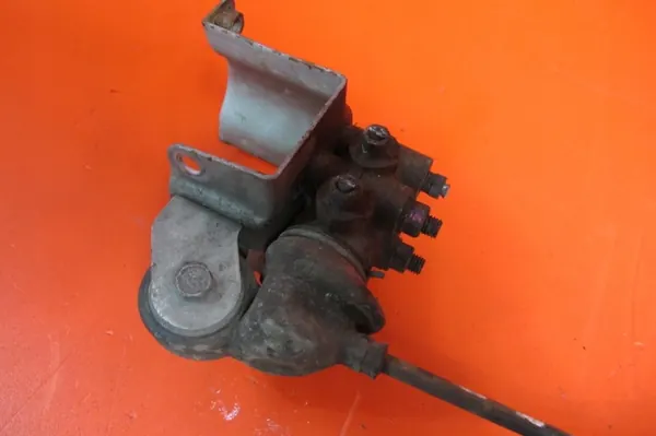 Corretor de força de travão OEM Toyota Dyna 3.0 D4D image 3