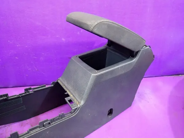 Túnel central VW Golf VII 12-17 reposabrazos OEM 5G1863243P image 3