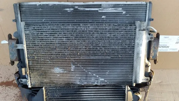 Iveco OE 504045489 Radiador de agua image 3