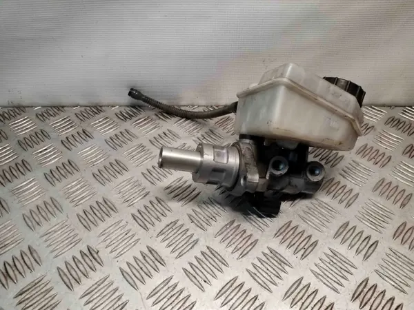 Cylindre de frein d'occasion OEM 6R2611301 Audi A1 image 2