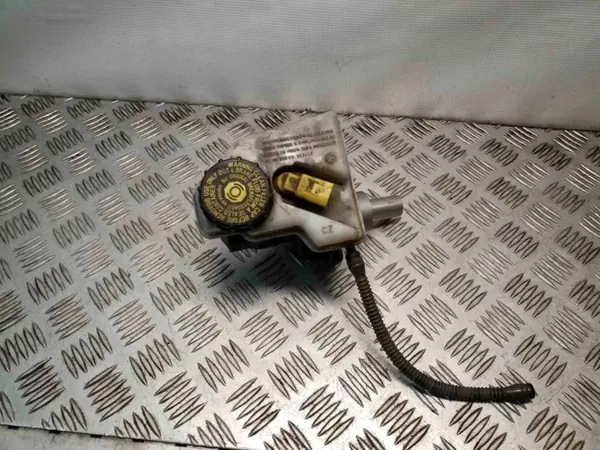 Cylindre de frein d'occasion OEM 6R2611301 Audi A1 image 3