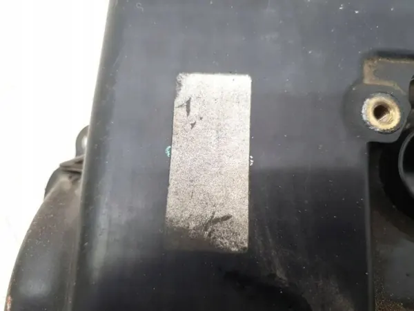 Cubierta de seguidor de levas Mitsubishi OE PA66GF33 - Usado image 10