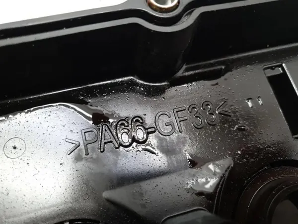 Cubierta de seguidor de levas Mitsubishi OE PA66GF33 - Usado image 4
