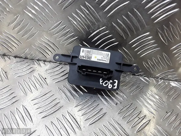 Peugeot 3008 Heater Resistor Relay P7708003 image 2
