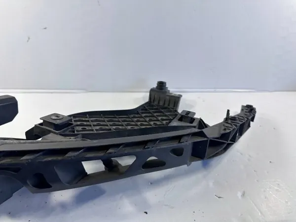 Schieber für rechte Frontleuchte Audi Q3 8U OEM 8U0805607A image 3