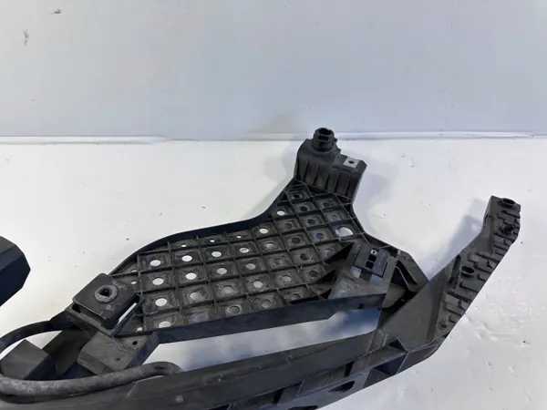 Schieber für rechte Frontleuchte Audi Q3 8U OEM 8U0805607A image 4