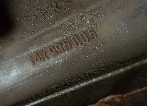 Engine Mount Right Left L200 2.5 DiD MR995005 image 4