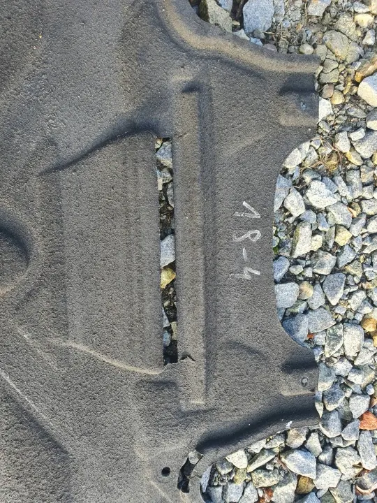 Audi A4 B8 A5 S5 växellådsskydd OEM 8K2863822M image 3