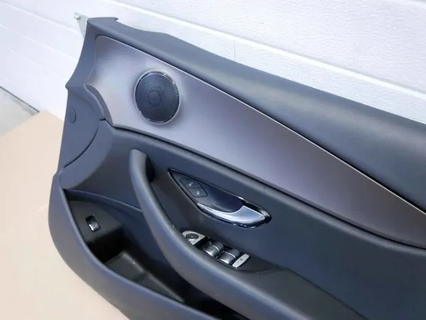 Panel de puerta delantero derecho OEM Mercedes Clase E W213 image 3