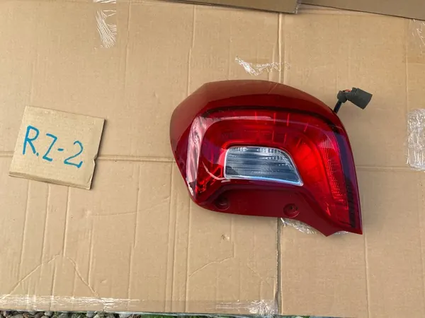 KIA PICANTO III LUZ TRASERA DERECHA OEM image 2