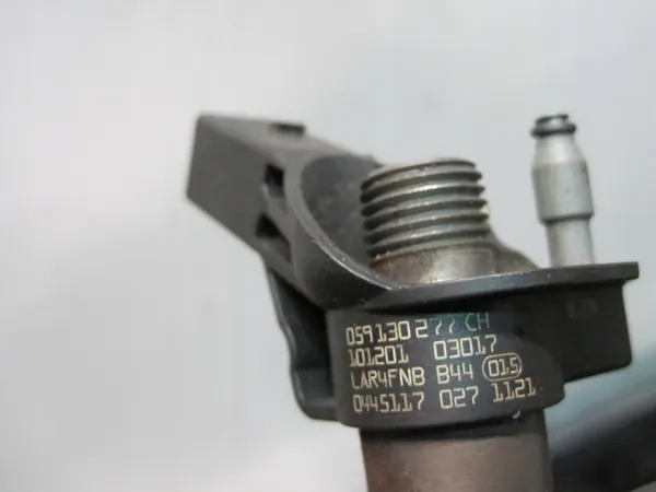 Iniettore AUDI A6 4G0 3.0D 059130277CH image 2