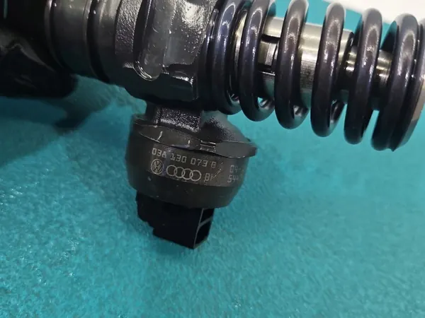 Bomba inyección OEM 0414720216 1.9 TDI usada image 3