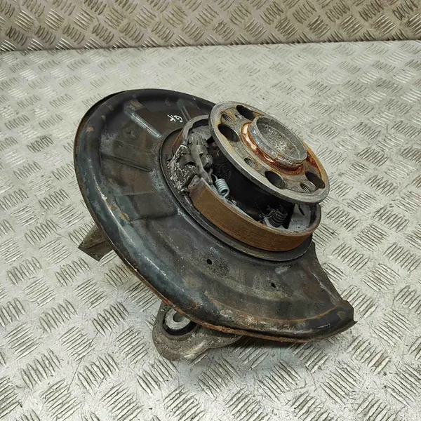 Mercedes-Benz CLS C218 Vänster bakhjulsnav image 2