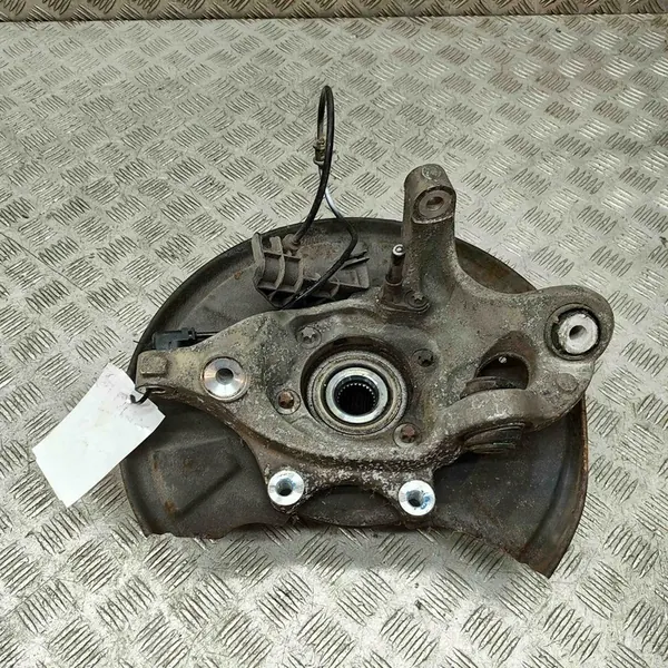 Mercedes-Benz CLS C218 Vänster bakhjulsnav image 4