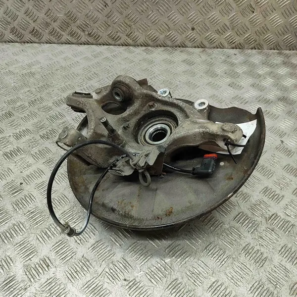 Mercedes-Benz CLS C218 Vänster bakhjulsnav image 6