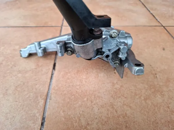 Bomba de aceite Mercedes usado OEM A6421810047 ML W164 image 3
