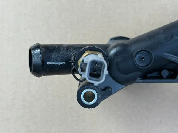 FORD 1.6 ECOBOOST Kylrör med Ventil image 4