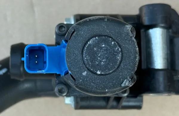 FORD 1.6 ECOBOOST Kylrör med Ventil image 7