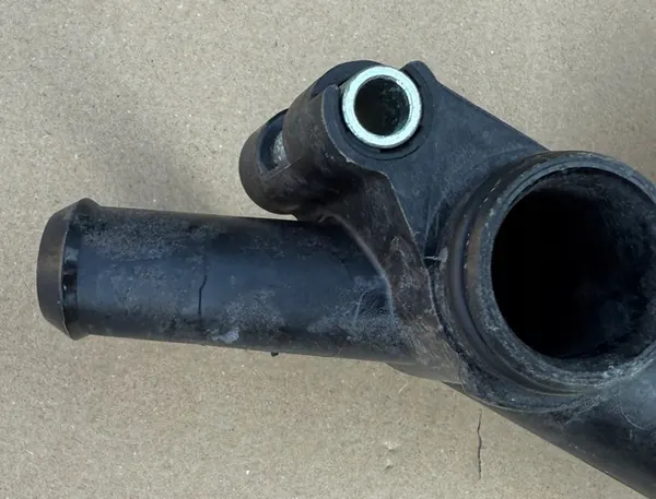 FORD 1.6 ECOBOOST Kylrör med Ventil image 9