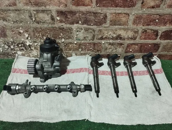 Sistema de injeção de combustível Audi A4 B8 2.0 TDI 2012 OEM 04L130277AE image 2