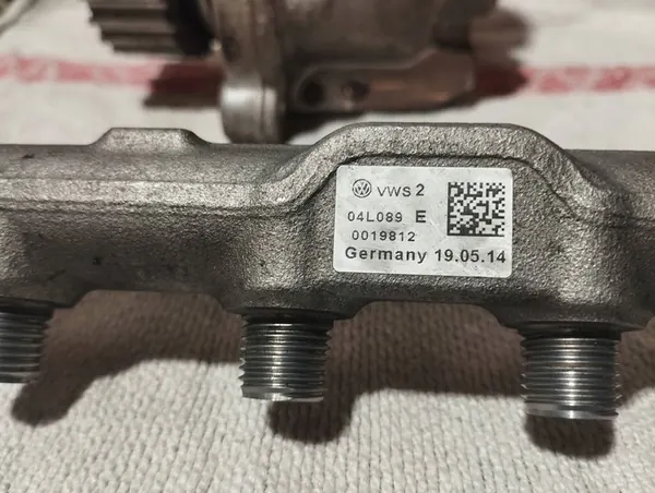 Sistema de injeção de combustível Audi A4 B8 2.0 TDI 2012 OEM 04L130277AE image 3