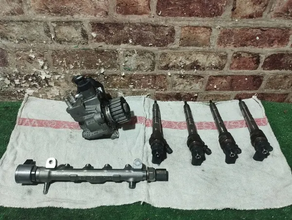 Sistema de injeção de combustível Audi A4 B8 2.0 TDI 2012 OEM 04L130277AE image 5