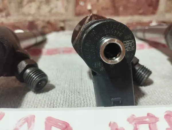 Sistema de injeção de combustível Audi A4 B8 2.0 TDI 2012 OEM 04L130277AE image 7