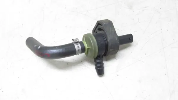 Válvula de vacío Mercedes OEM A0009976912 - Usada image 2