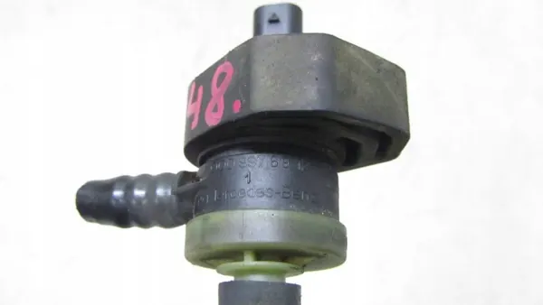 Válvula de vacío Mercedes OEM A0009976912 - Usada image 3