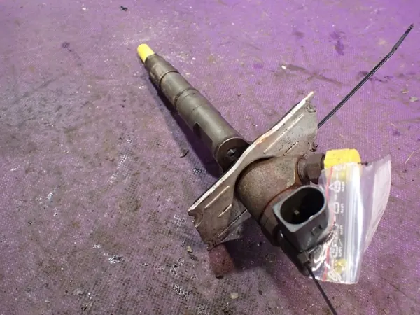 Iniettore AUDI A8 D3 02-05 4.0 TDI 057130277M image 3