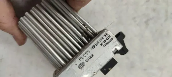 BMW Värmefläktrelä OEM 99000053 för X5 E53 3.0L image 3