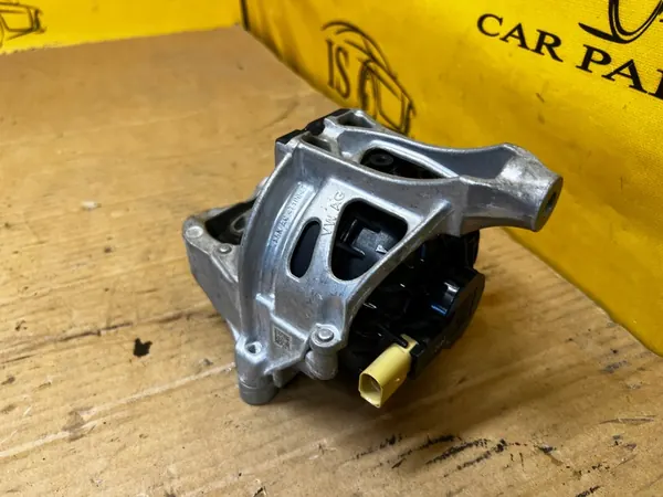 Moottorin kiinnitystuki oikea Audi A8 D5 3.0 TFSI image 2