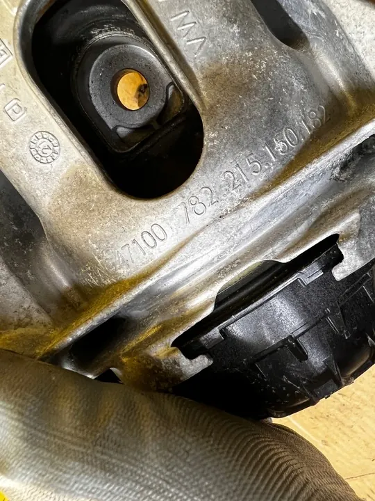 Moottorin kiinnitystuki oikea Audi A8 D5 3.0 TFSI image 4