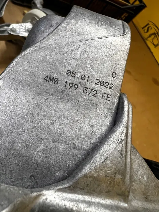 Moottorin kiinnitystuki oikea Audi A8 D5 3.0 TFSI image 8