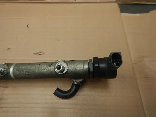 Rail d'injection Mercedes W203 W211 2.2 CDI OEM 0445214038 image 3