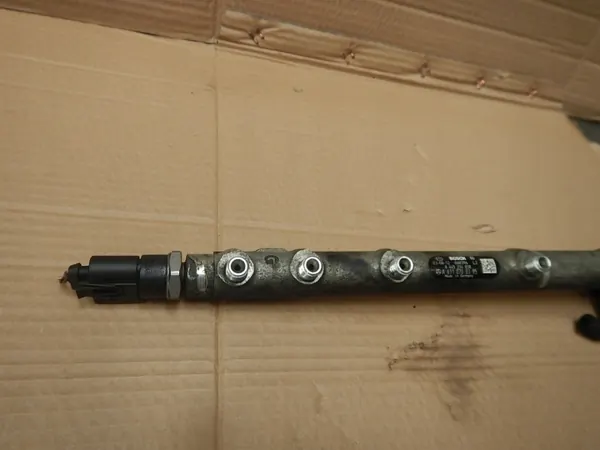 Rail d'injection Mercedes W203 W211 2.2 CDI OEM 0445214038 image 4