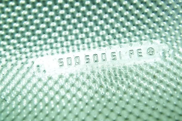Escudo térmico Mercedes OE A2210002121 - Usado image 3