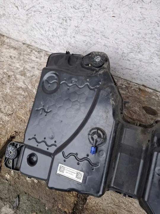 Réservoir AdBlue OEM 5QF131877L pour VW Audi image 6