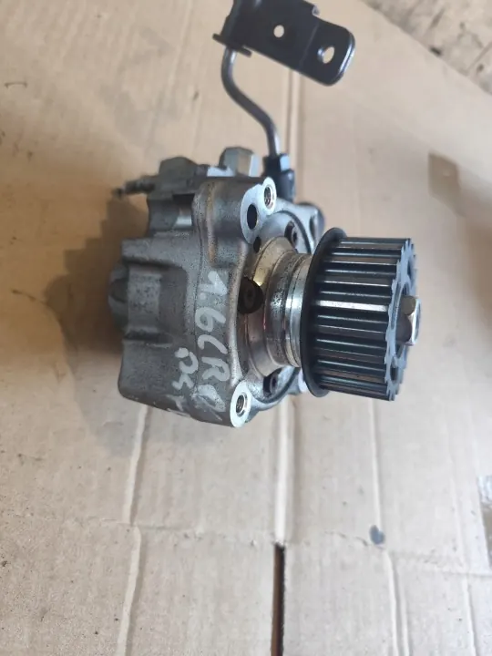 Hyundai OE 33100-2U000 Einspritzpumpe gebraucht image 2