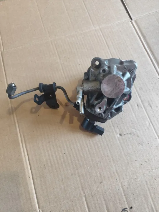 Hyundai OE 33100-2U000 Einspritzpumpe gebraucht image 3