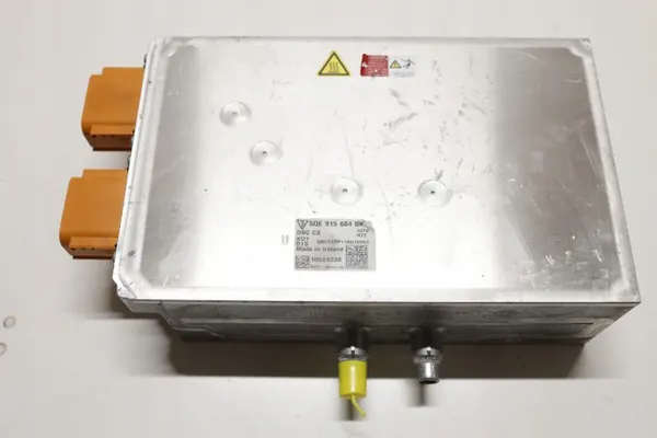 Módulo de carga Porsche Taycan 5QE OEM 915 684 BK image 2