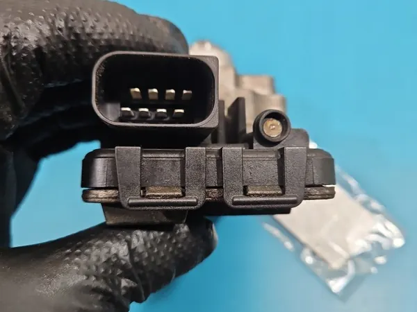 BMW F30 Växellådsaktuator OEM 7542211 2.0D image 6