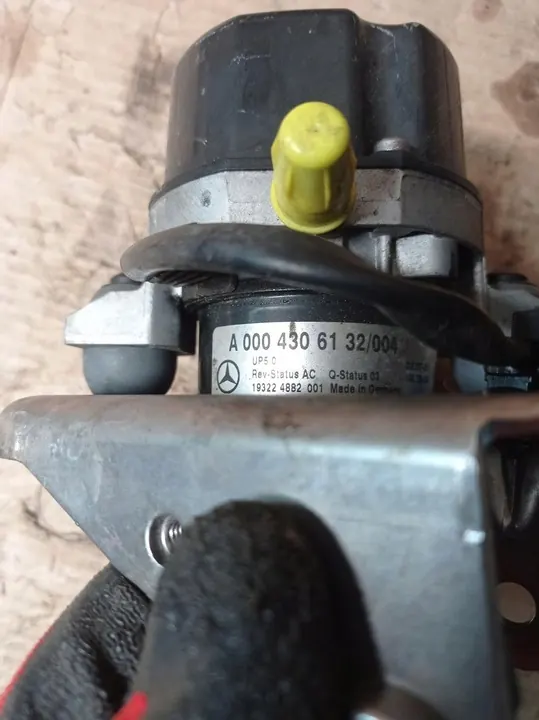 Vakuumpump Mercedes GLE GLC A0004306132 image 5