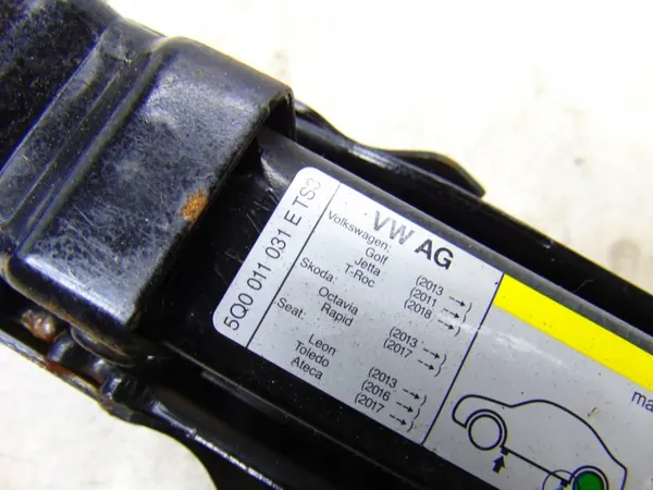 Macaco de roda VW Golf VII OEM 5Q0011031E - Usado image 3