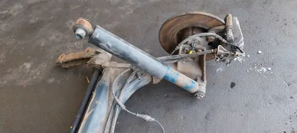 Viga do eixo traseiro com discos ABS OEM Renault Megane I image 3