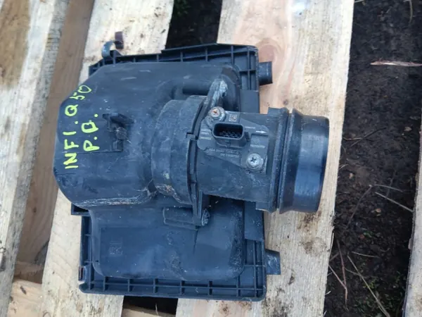 Infiniti Q50 Luftfilterhus OEM H9643 Höger image 2