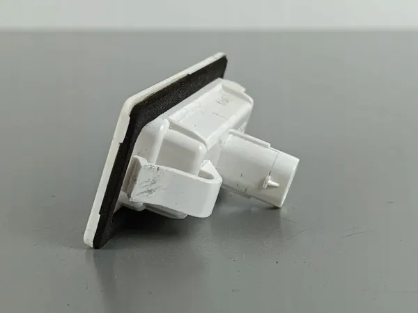 SsangYong Rexton Kennzeichenleuchte OEM FOB33513 image 3