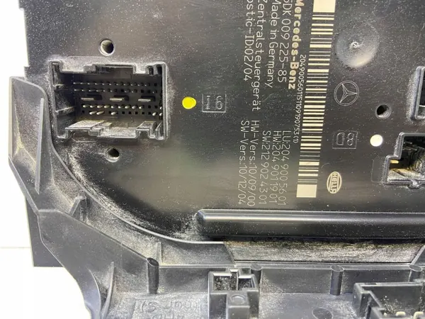 Mercedes W204 SAM Module Achter Zekeringkast OEM A2049005601 image 4